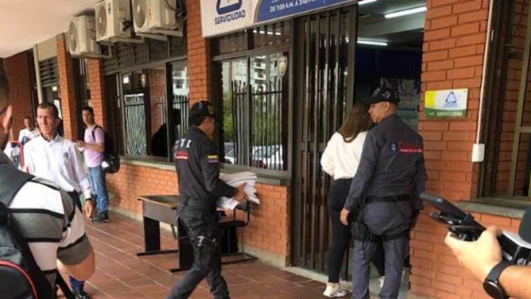 Fiscalia allana sede de SERVICIUDAD Dosquebradas