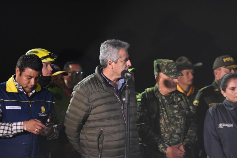 MINISTRO VELASCO ASEGURA QUE EL GOBIERNO TIENE RECURSOS PARA COMBATIR INCENDIOS EN EL PAÍS