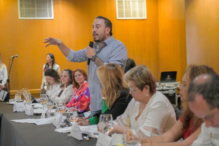 MINISTROS DEL GOBIERNO NACIONAL Y ALCALDES SE REUNIERON EN PEREIRA.