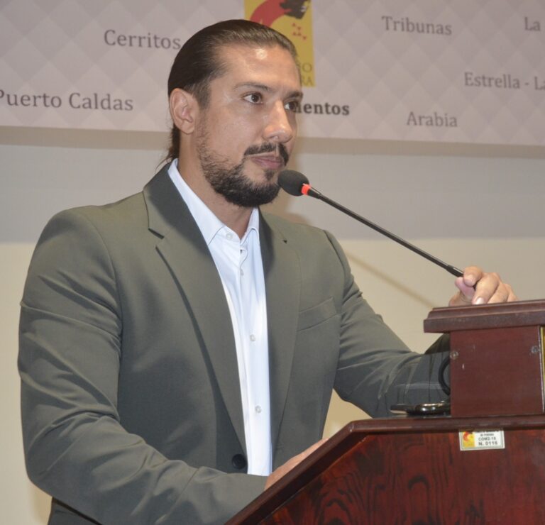 El ABOGADO MARCO ANTONIO ECHEVERRY, DESIGNADO COMO SECRETARIO DEL CONCEJO