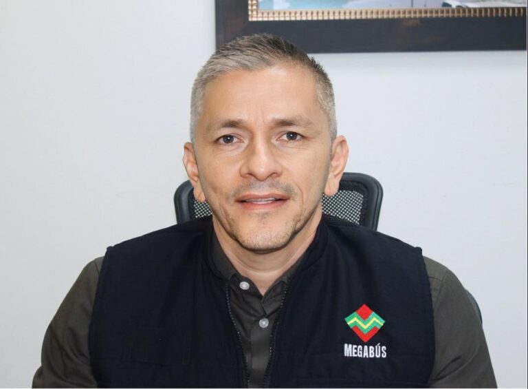 ¿PORQUÉ INCREMENTO EL PASAJE DEL    MEGABÚS EN PEREIRA?