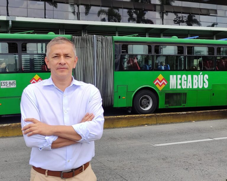 RATIFICADO POR LA JUNTA DIRECTIVA EN LA GERENCIA DE MEGABUS, EL ECONOMISTA DARIO ACOSTA
