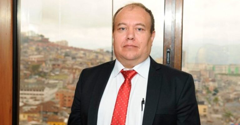 ATENCION: JUAN CARLOS MARTÍNEZ, EL HOMBRE DE LAS MARIONETAS SE ENTREGA  A LAS AUTORIDADES.