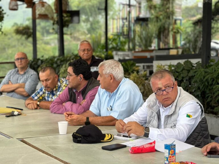 ALCALDE DE DOSQUEBRADAS LLEGÓ A UN ACUERDO CON LOS TRANSPORTADORES DE RUTAS INTERMUNICIPALES