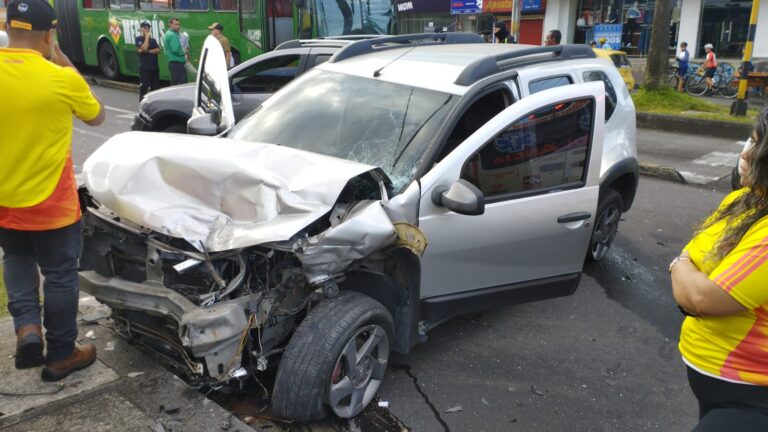GRAVE ACCIDENTE DE TRÁNSITO EN DOSQUEBRADAS, PUDO TERMINAR EN TRAGEDIA.