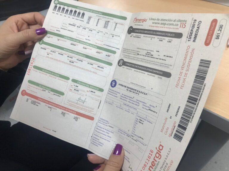 COMUNIDAD DE VILLASANTANA PROTESTAN POR EL AUMENTO EN LAS FACTURAS DE LA EMPRESA DE ENERGIA.