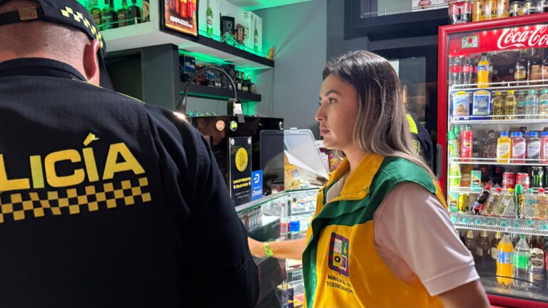 ALCALDIA DE DOSQUEBRADAS CONTROLA EL RUIDOEN ESTABLECIMIENTOS COMERCIALES.