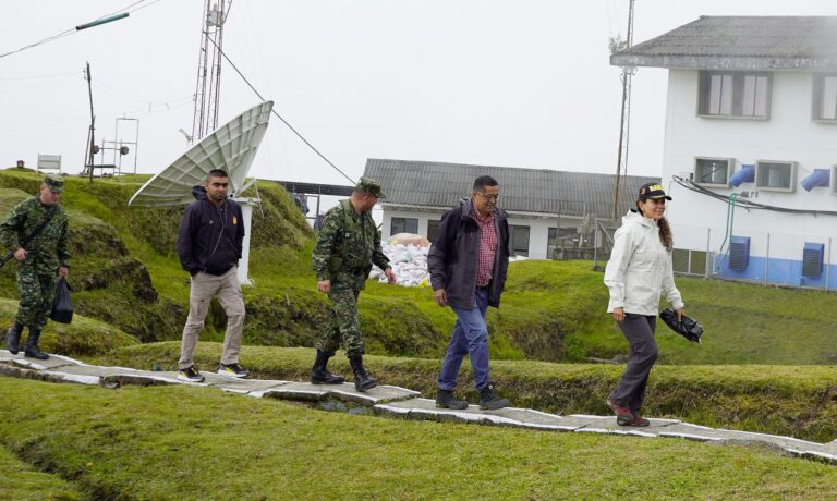 GOBERNACIÓN DE RISARALDA SUPERVISA AVANCES EN OBRAS DE ALOJAMIENTO PARA SOLDADOS EN MONTEZUMA