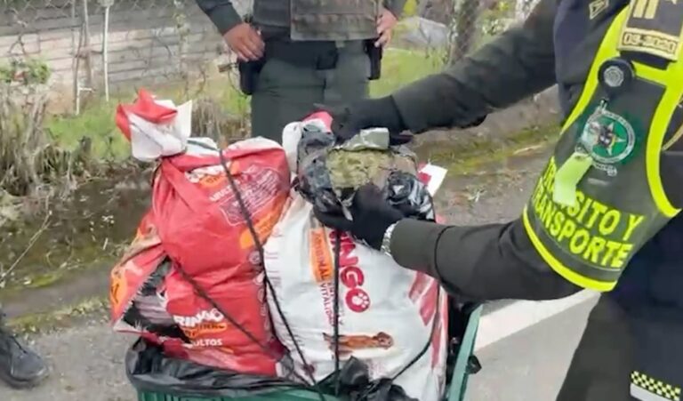 INCAUTACIÓN DE ESTUPEFACIENTES ABANDONADOS EN LA VÍA TRAS HUIDA DE MOTOCICLISTA