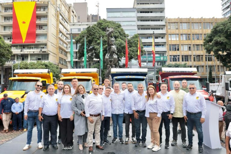 PEREIRA CELEBRA ADQUISICIÓN DE MAQUINARIA PARA MANTENIMIENTO DE VÍAS RURALES