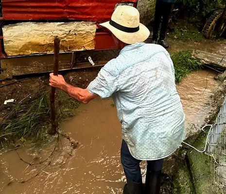 BOMBEROS PEREIRA ATENDIÓ LLAMADO POR LLUVIAS EN PUERTO CALDAS