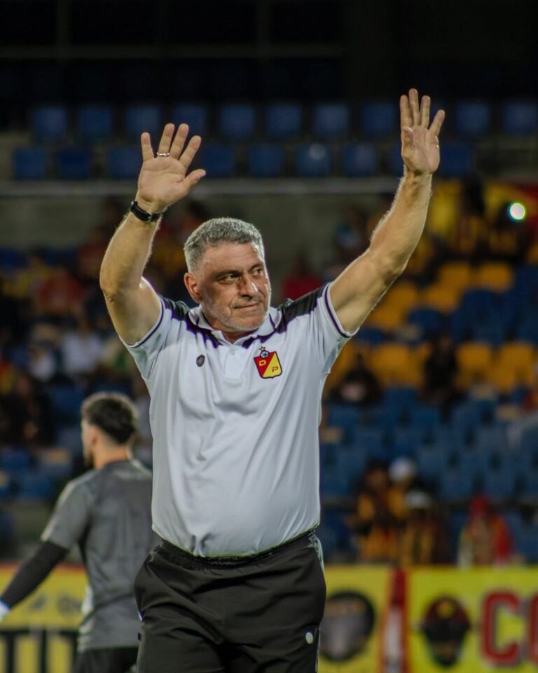 LUIS FERNANDO SUÁREZ DEJA EL BANQUILLO DEL DEPORTIVO PEREIRA