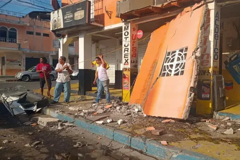 TERREMOTO DE MAGNITUD 6 DEJA 20 HERIDOS Y 60 VIVIENDAS AFECTADAS EN ECUADOR