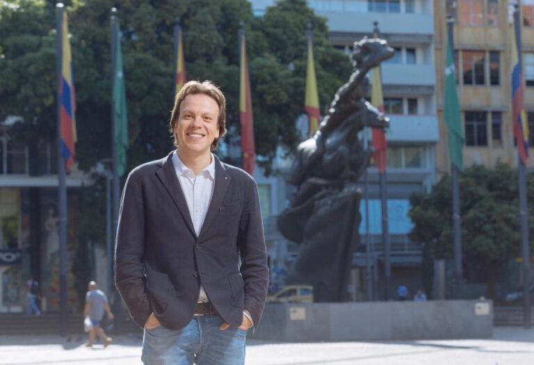 EX DEFENSOR DEL PUEBLO PARA LA SALUD SERÁ EL PRIMERO EN INSCRIBIRSE ANTE LA REGISTRADURÍA POR LA CARRERA PRESIDENCIAL.