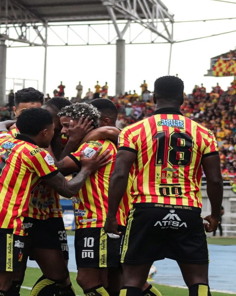 PEREIRA GANA EL CLÁSICO CON CARÁCTER Y CABRERA COMO HÉROE