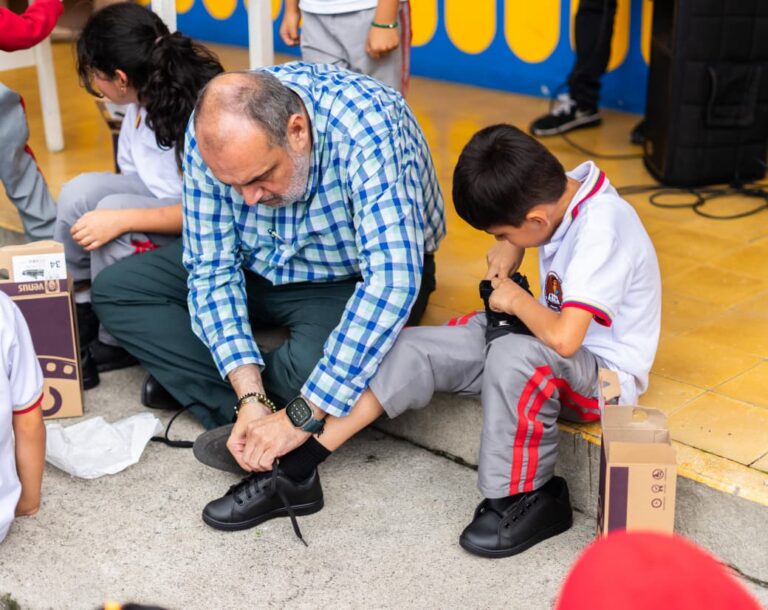 PRIMERO A ESTUDIAR IMPULSA LOS SUEÑOS DE MÁS DE 80 NIÑOS Y NIÑAS EN TRIBUNAS.