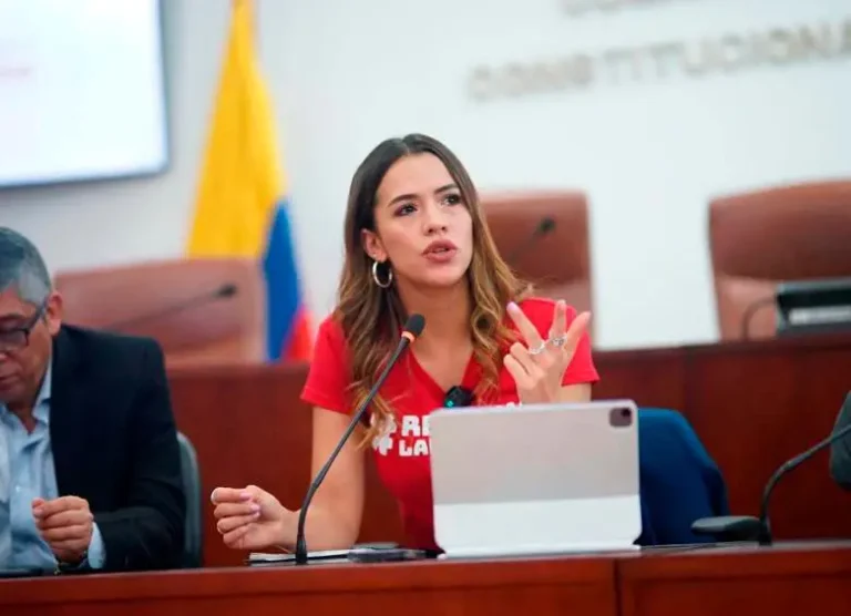 MUJERES DEL PACTO HISTÓRICO PIDEN RETIRAR A HOLLMAN MORRIS DE RTVC POR DENUNCIAS DE PRESUNTO ACOSO SEXUAL Y LABORAL.