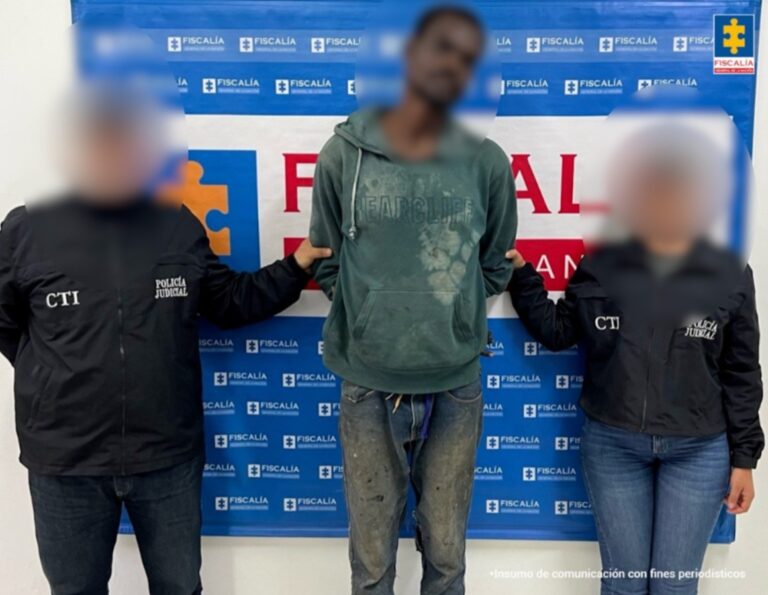 ASEGURAN A UN HOMBRE SEÑALADO DE AGREDIR FÍSICA Y PSICOLÓGICAMENTE A VARIOS FAMILIARES