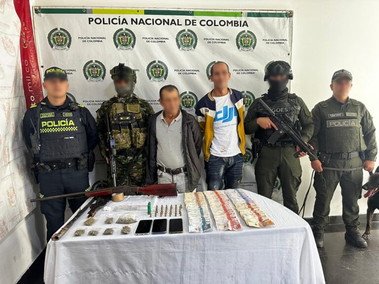 EJÉRCITO Y LA POLICIA NACIONAL CAPTURARON A DOS PRESUNTOS COLABORADORES DEL CARTEL CLAN DEL GOLFO EN RISARALDA.