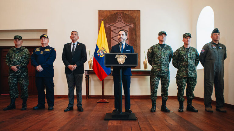 EL PRESIDENTE ABELARDO DE LA ESPRIELLA CALIFICA DE «ABSOLUTAMENTE EXTRAORDINARIA» A LA NUEVA CÚPULA MILITAR
